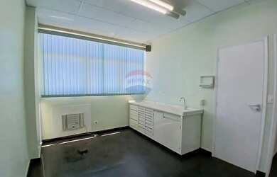 Imagem: O depósito possui 1 Vaga na garagem, 64m² de Área e está