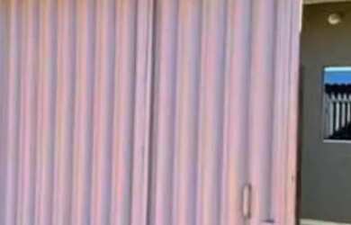 Imagem: A casa possui 3 Dormitórios, 2 Banheiros, 1 Vaga na garagem