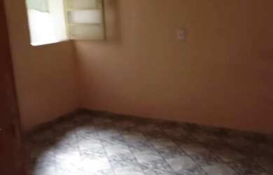 Imagem: A casa possui 2 Dormitórios e 1 Banheiro e está localizado