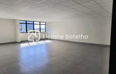 Imagem: O depósito possui 1 Vaga na garagem, 96m² de Área e está