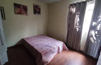 Imagem: A casa possui 3 Dormitórios, 1 Banheiro, 1 Vaga na garagem