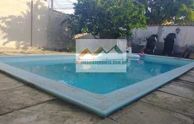 Imagem: A casa possui 5 Dormitórios, 3 Banheiros, 4 Vagas na garagem