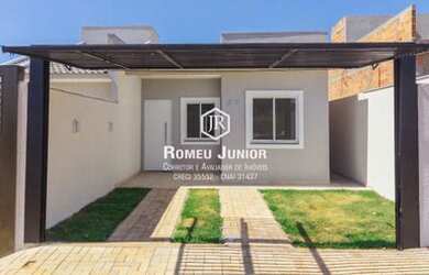 Imagem: A casa possui 2 Dormitórios, 1 Banheiro, 2 Vagas na garagem