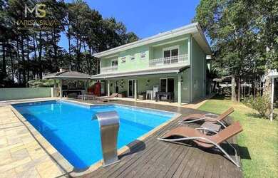 Imagem: A casa possui 4 Dormitórios, 4 Banheiros, 4 Vagas na garagem