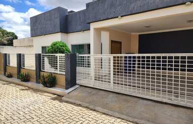 Imagem: A casa em condomínio possui 3 Dormitórios, 3 Banheiros, 2