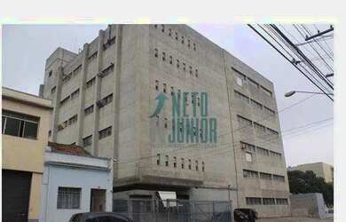 Imagem: O depósito possui 5 Vagas na garagem e 9313m² de Área e está