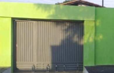 Imagem: A casa possui 2 Dormitórios, 1 Banheiro, 1 Vaga na garagem