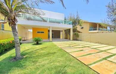 Imagem: A casa possui 5 Dormitórios, 4 Banheiros, 5 Vagas na garagem