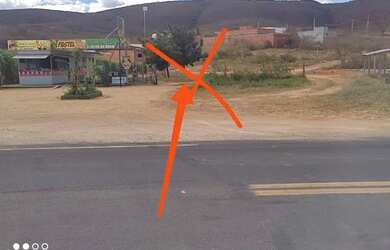 Imagem: O terreno e possui Dormitórios, Suítes, Banheiros, 250-0m²