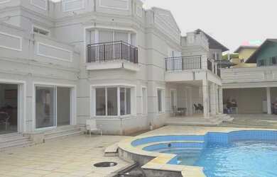 Imagem: A casa em condomínio possui 4 Dormitórios, 5 Banheiros, 5