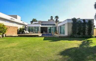 Imagem: A casa em condomínio possui 3 Dormitórios, 4 Banheiros, 4