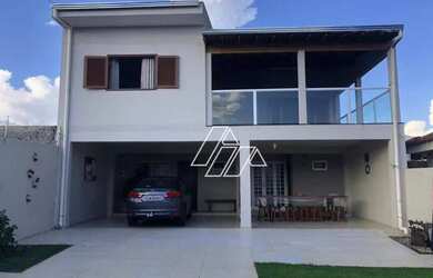 Imagem: A casa à venda possui 2 Dormitórios, 2 Banheiros, 4 Vagas