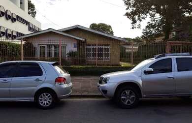 Imagem: A casa possui 5 Dormitórios, 5 Banheiros, 5 Vagas na garagem