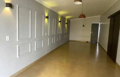 Imagem: A casa possui 3 Dormitórios, 2 Banheiros, 3 Vagas na garagem