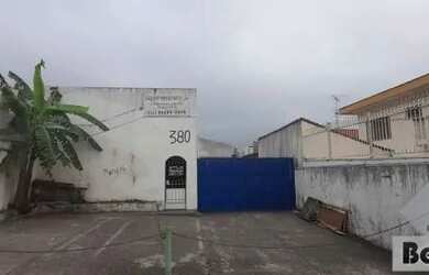 Imagem: O depósito possui 3 Vagas na garagem, 680m² de Área e está