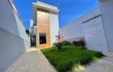 Imagem: A casa possui 2 Dormitórios, 1 Banheiro, 2 Vagas na garagem