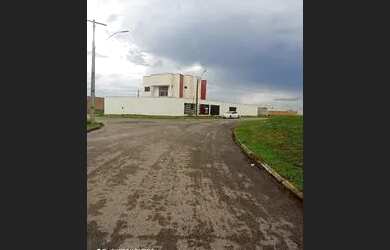 Imagem: A casa possui 3 Dormitórios, 2 Banheiros, 5 Vagas na garagem