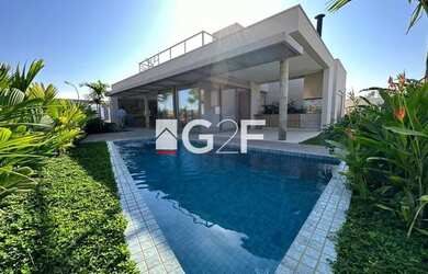 Imagem: A casa em condomínio possui 4 Dormitórios, 5 Banheiros, 4