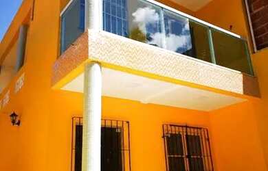 Imagem: A casa possui 3 Dormitórios, 3 Banheiros, 1 Vaga na garagem