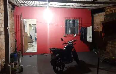 Imagem: A casa possui 1 Dormitório, 2 Banheiros, 1 Vaga na garagem