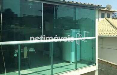 Imagem: A casa possui 3 Dormitórios, 2 Banheiros, 2 Vagas na garagem