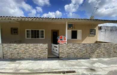 Imagem: A casa possui 3 Dormitórios, 3 Banheiros, 1 Vaga na garagem