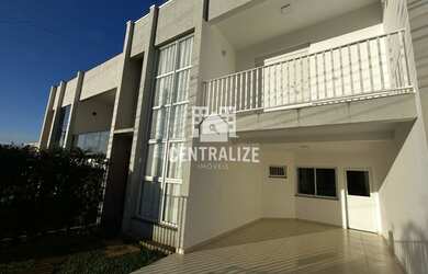 Imagem: A casa possui 3 Dormitórios, 1 Banheiro, 2 Vagas na garagem