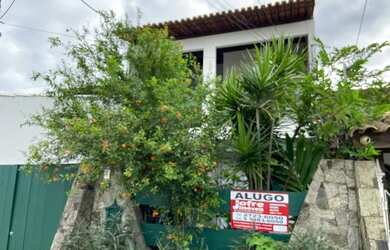 Imagem: A casa possui 2 Dormitórios, 2 Banheiros, 1 Vaga na garagem