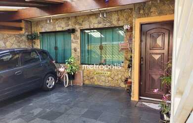 Imagem: A casa possui 3 Dormitórios, 1 Banheiro, 2 Vagas na garagem