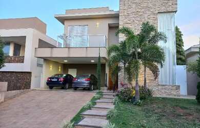 Imagem: A casa em condomínio possui 4 Dormitórios, 5 Banheiros, 4