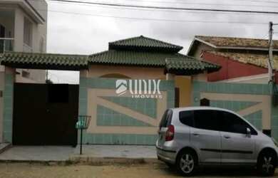 Imagem: A casa possui 3 Dormitórios, 3 Banheiros, 5 Vagas na garagem