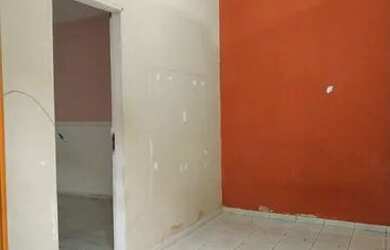 Imagem: A casa possui 1 Dormitório e 2 Banheiros e está localizado