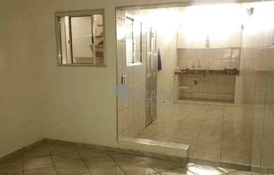 Imagem: A casa possui 3 Dormitórios, 1 Banheiro, 1 Vaga na garagem