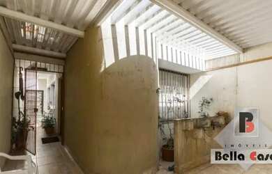 Imagem: A casa possui 3 Dormitórios, 3 Banheiros, 4 Vagas na garagem