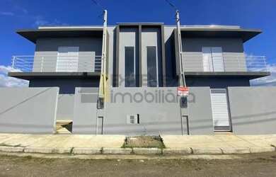 Imagem: A casa possui 3 Dormitórios, 3 Banheiros, 2 Vagas na garagem