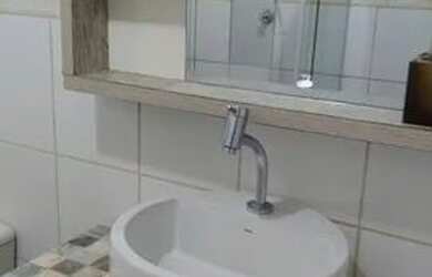 Imagem: A casa possui 2 Dormitórios e 1 Banheiro e está localizado