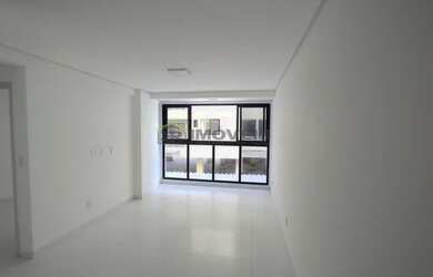 Imagem: O apartamento possui 3 Dormitórios, 1 Banheiro, 2 Vagas na