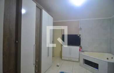 Imagem: A casa possui 4 Dormitórios, 2 Banheiros, 3 Vagas na garagem