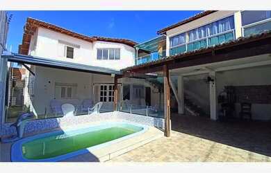 Imagem: A casa possui 5 Dormitórios, 5 Banheiros, 2 Vagas na garagem