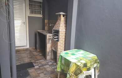 Imagem: A casa possui 2 Dormitórios, 2 Banheiros e está localizado