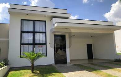 Imagem: A casa em condomínio possui 3 Dormitórios, 3 Banheiros, 4