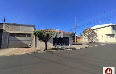 Imagem: A casa possui 3 Dormitórios, 1 Banheiro, 1 Vaga na garagem