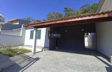 Imagem: A casa possui 3 Dormitórios, 3 Banheiros, 2 Vagas na garagem