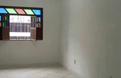 Imagem: A casa possui 4 Dormitórios, 1 Banheiro, 3 Vagas na garagem