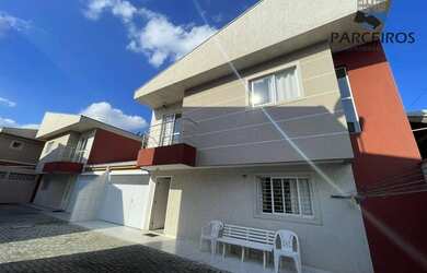 Imagem: A casa possui 3 Dormitórios, 3 Banheiros, 5 Vagas na garagem