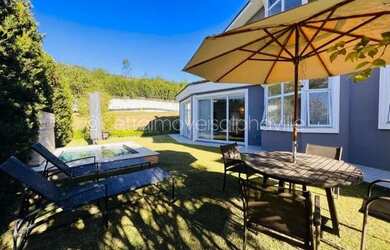 Imagem: A casa em condomínio possui 4 Dormitórios, 4 Banheiros, 2