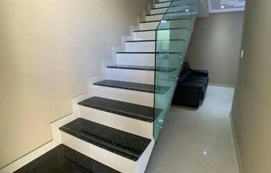 Imagem: A casa possui 2 Dormitórios e está localizado em São João