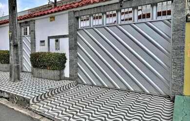 Imagem: A casa possui 3 Dormitórios, 2 Banheiros e está localizado