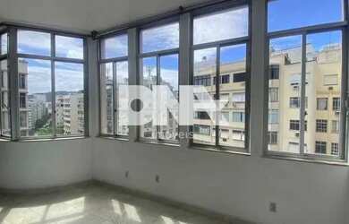Imagem: O apartamento possui 3 Dormitórios, 3 Banheiros, 231m² de