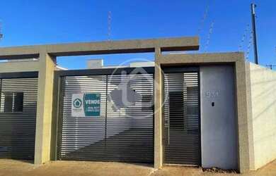 Imagem: A casa possui 2 Dormitórios, 2 Banheiros, 1 Vaga na garagem